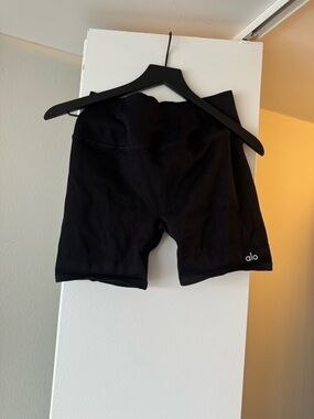 Alo Black 5” Seamless Ribbed Shorts